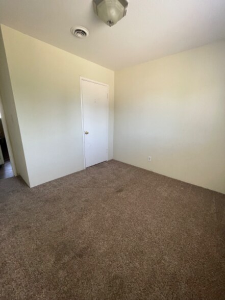 Building Photo - 416 Bruce Ave