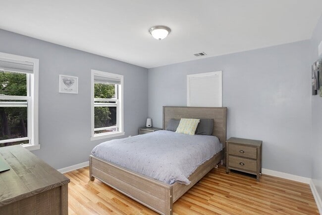 Building Photo - 37 Lindsay St