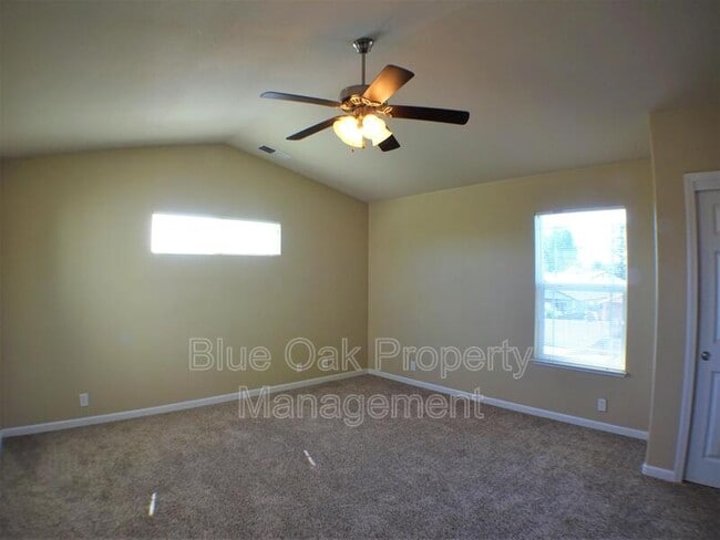 Building Photo - 573 E Eaton Rd