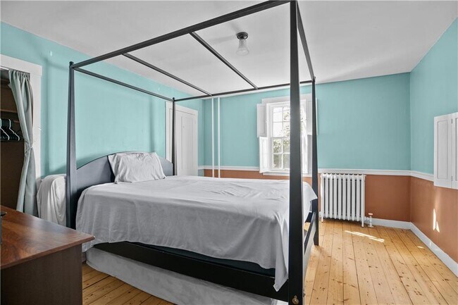 Building Photo - 26 Perry St