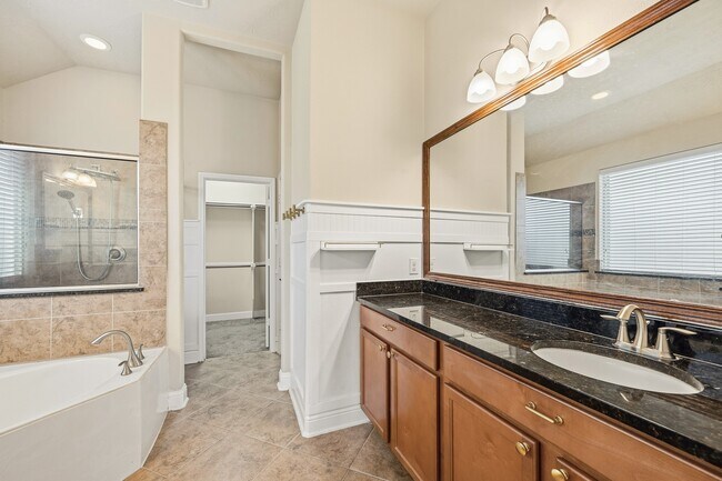 Building Photo - 8111 Sweet Gardens Ct