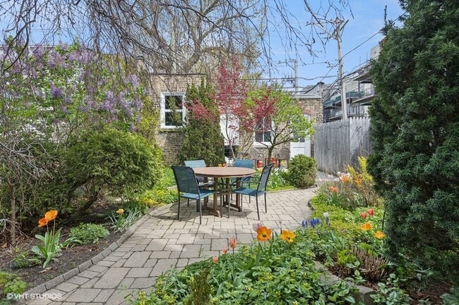 Building Photo - 2815 N Racine Ave