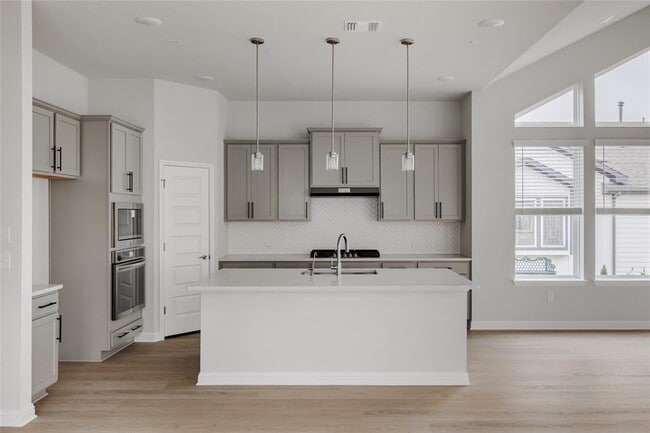 Building Photo - 8512 Dongan Dr