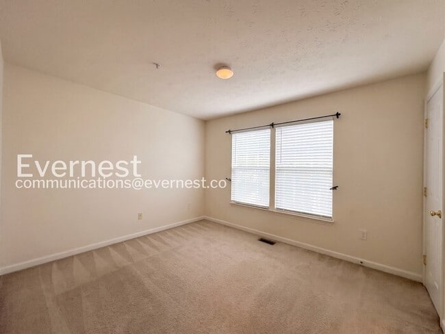 Building Photo - 3 Bed/2 Bath Townhome with Garage / Pet-Friendly / Vouchers Accepted / Available Now!