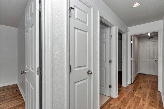 Building Photo - 5535 SW 41st St