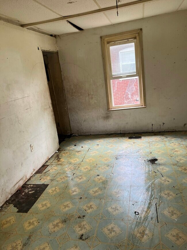 Building Photo - 403 E Division St