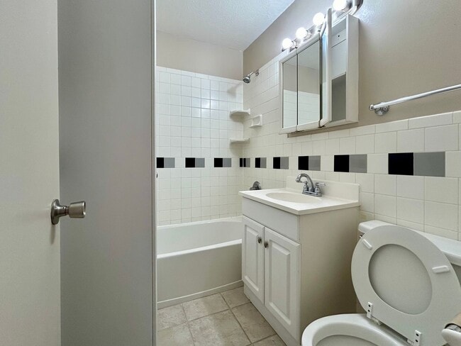 Building Photo - 2 Bedroom in SW Wichita, KS