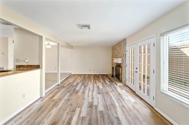 Building Photo - 11614 Village Pl Dr