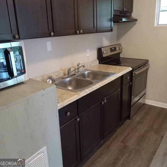 Building Photo - 2308 Boulevard Granada SW