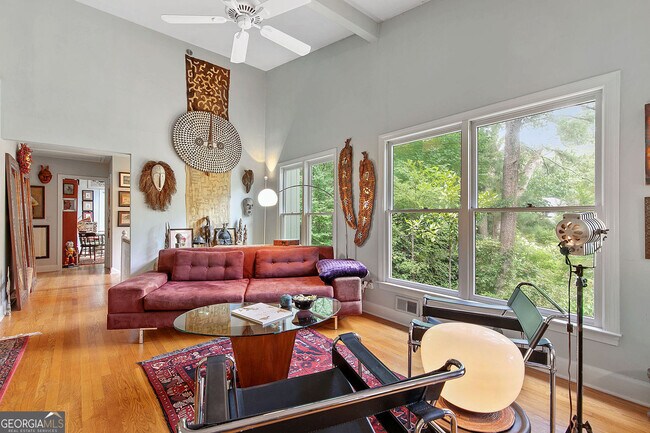 Building Photo - 1232 Bernadette Ln NE