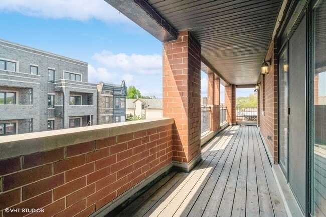 Building Photo - 2904 W Belmont Ave