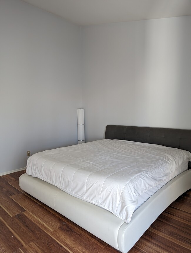 Large Bedroom - 902 Camino Real