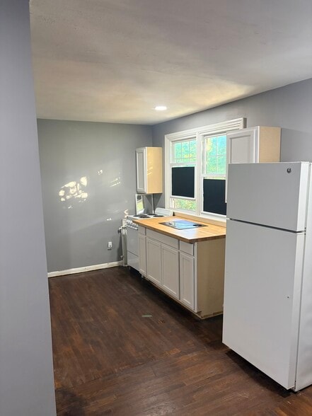 Building Photo - 582 Roberta Ave