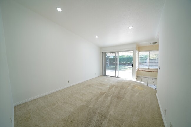 Building Photo - 27767 Crookshank Dr