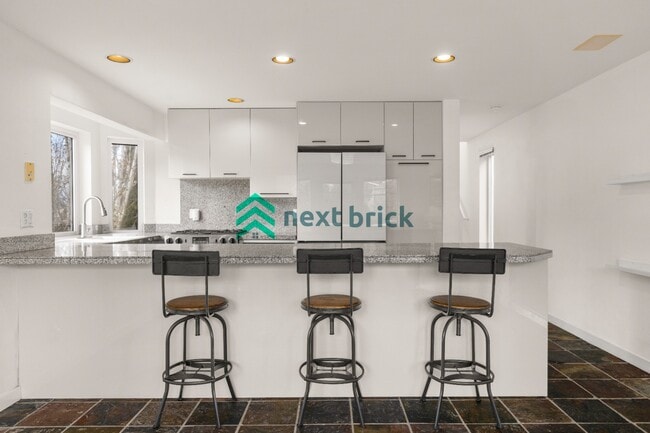 Building Photo - 3 BED & 3 BATH SINGLE FAMILY HOUSE FOR RENT