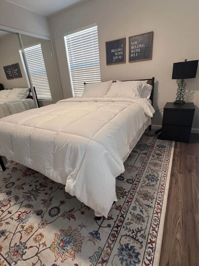 Building Photo - Furnished ADU