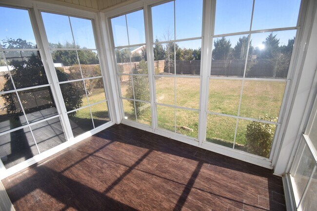 Building Photo - 4 Bedrooms and 2.5 Bath in Patriot Park Vi...