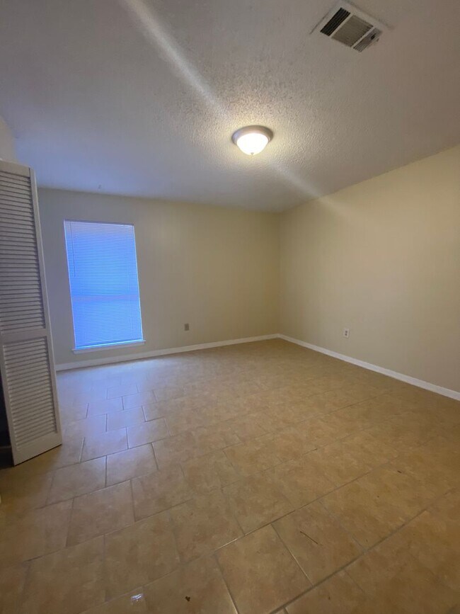 Building Photo - 3023 Toulon Dr