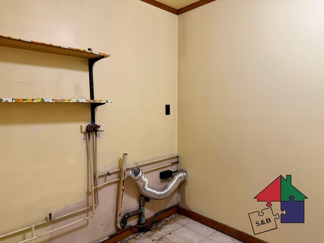 Building Photo - Stunning 2 Bedroom Home in Northfield!