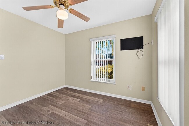 Building Photo - 105 Fern Ct