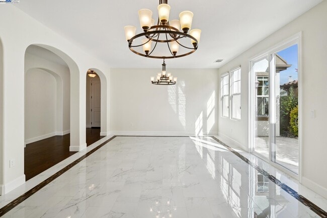 Building Photo - 454 Bengali Ct