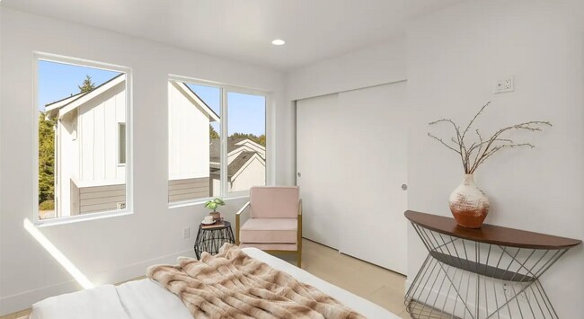 Building Photo - 911-B N 98th St