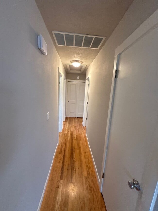 Building Photo - 2236 Hoyt St SE