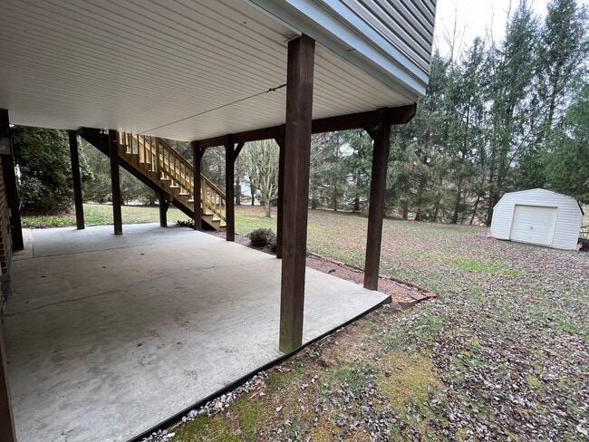 Building Photo - Spacious Raised Rancher with Two-Car Garage - MOVE IN SPECIAL