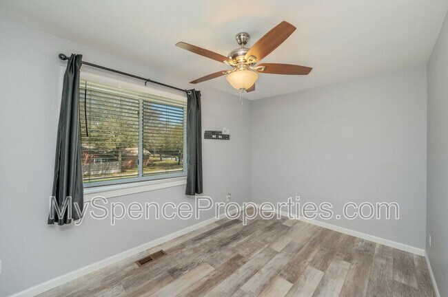 Building Photo - 710 Legion Dr