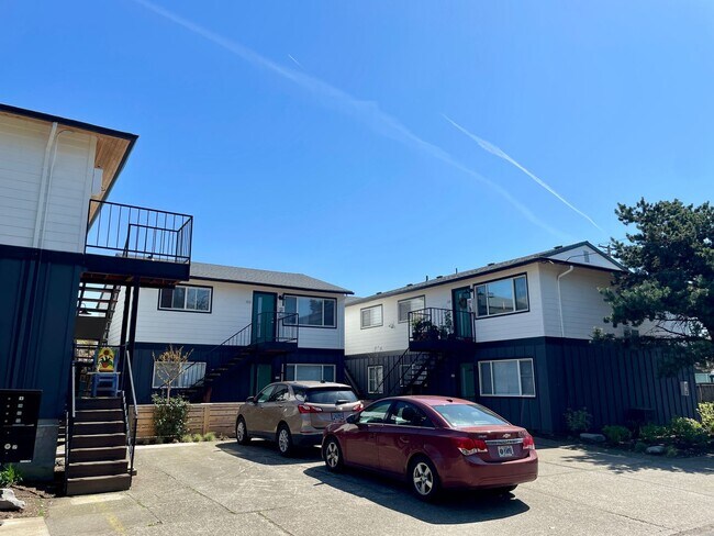 Building Photo - 2bed/2bath, W/D in unit, garage, and all d...