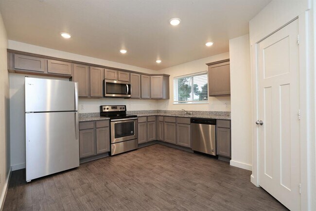 Building Photo - 21155 Gosling Rd