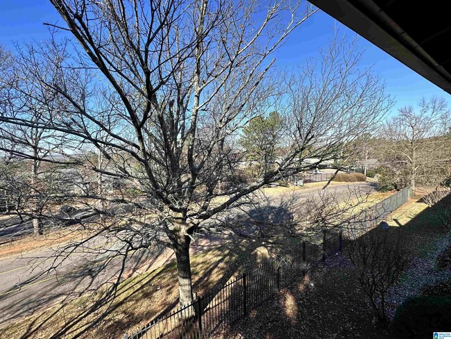 Building Photo - 415 Skyview Dr