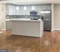 Building Photo - 3002 Lakeview Pkwy