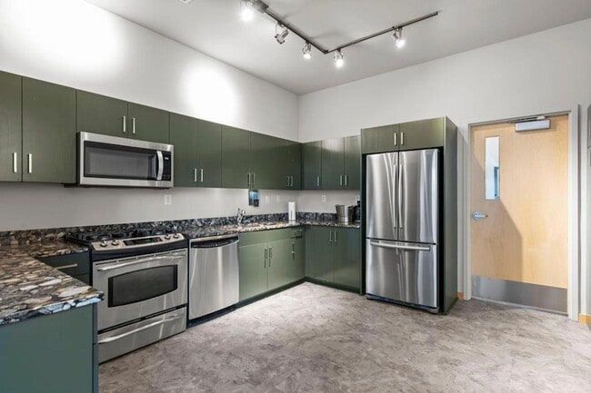 Building Photo - 215 10th Ave S