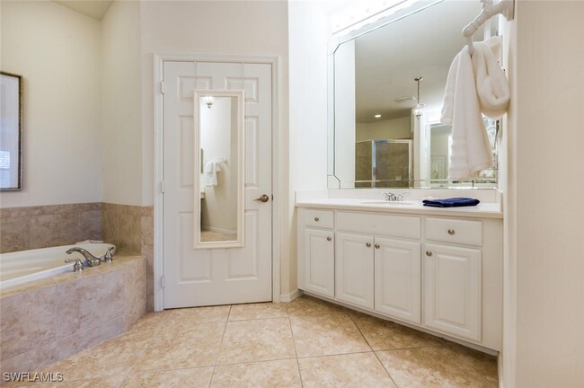 Building Photo - 12237 Toscana Way