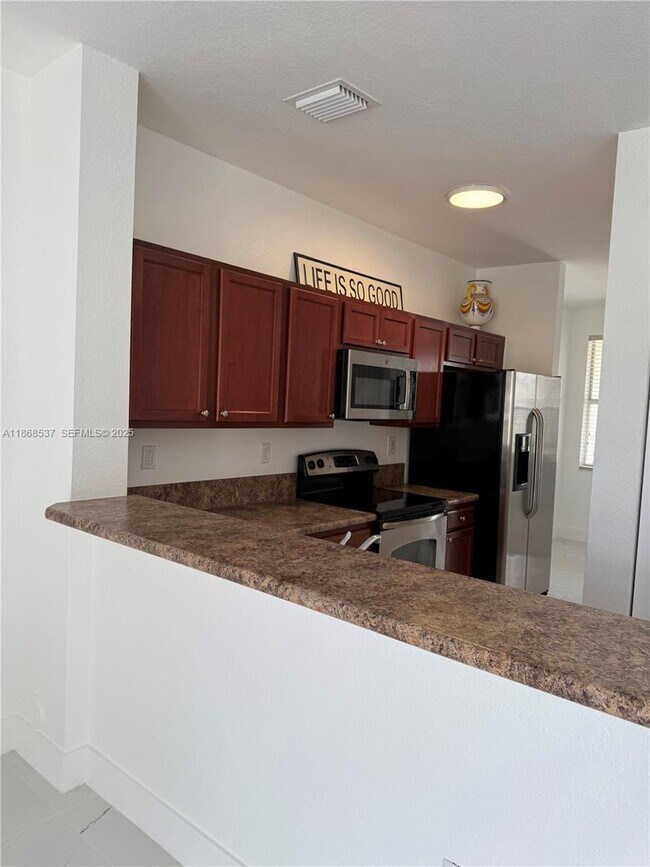 Building Photo - 2853 SE 1st Dr