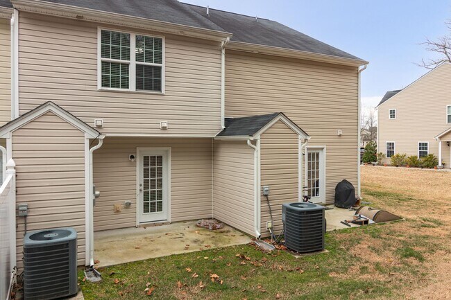 Building Photo - Updated 2BR/2.5BA Townhome