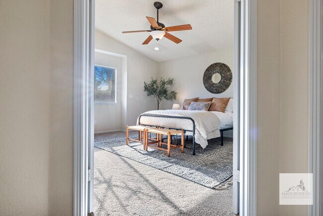 Building Photo - 805 E Buckhill Rd