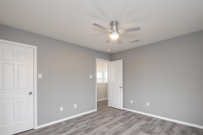 Building Photo - 1610 Thornhollow Dr