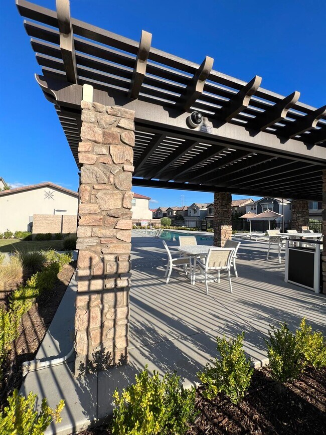 Building Photo - 1394 E Via Dorata Way