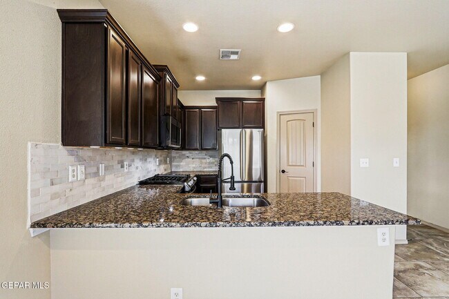 Building Photo - 3144 Hidden Creek Dr