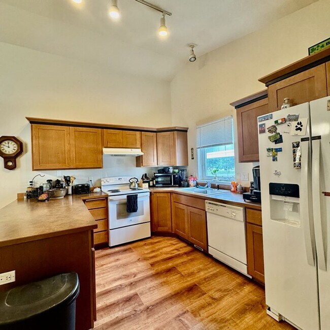 Building Photo - Cute 3 bed 2 bath unit for rent!