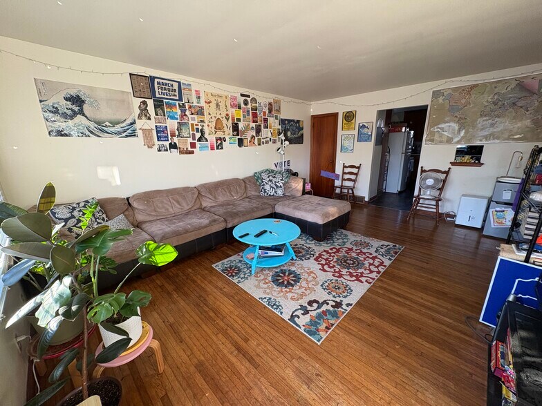 Building Photo - 901 E Scott St