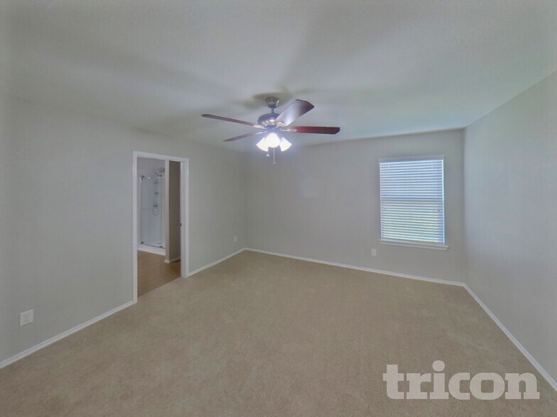 Building Photo - 1112 Roman Dr