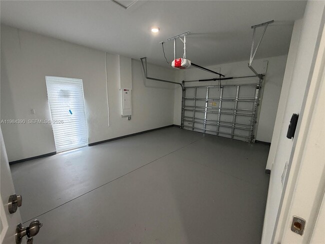 Building Photo - 723 Ivan Ave S