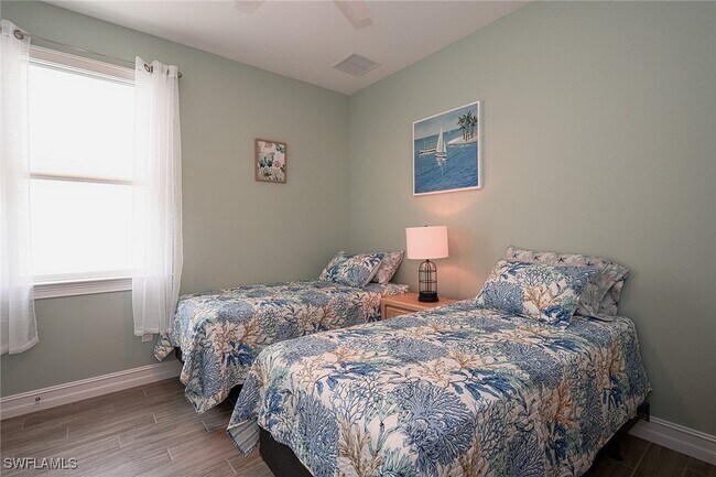 Building Photo - 16551 Crescent Beach Way