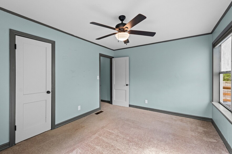 Building Photo - 2228 W Wedington Dr