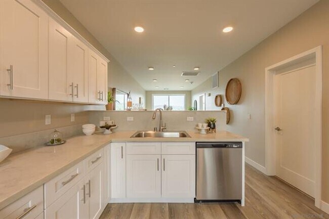 Building Photo - 2 Bed 2 Bath for Rent in Escondido