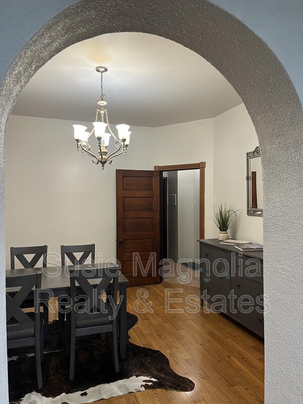 Building Photo - 736 Dover Pl