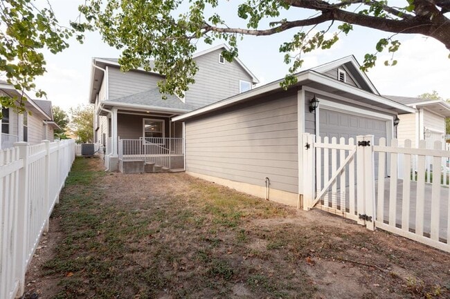 Building Photo - 494 Sampson